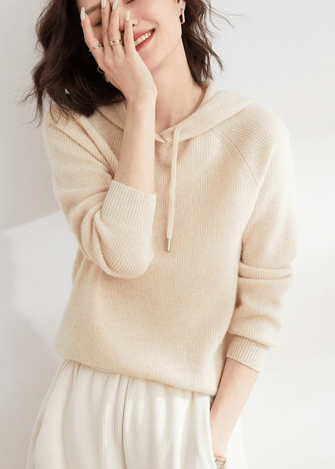 ANJA - STRICKPULLOVER MIT LÄSSIGER KAPUZE