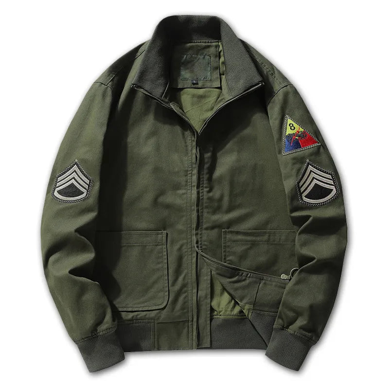 GÖTZ - BOMBERJACKE MIT MILITÄRISCHEN AUFNÄHERN